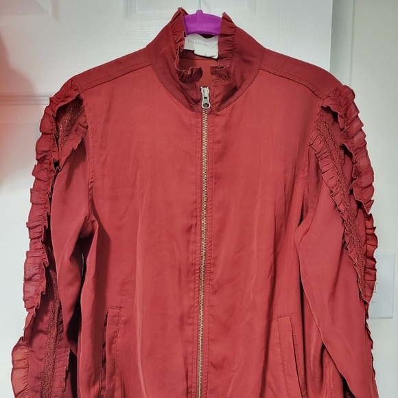 Woman's jacket - Picture 1 of 4
